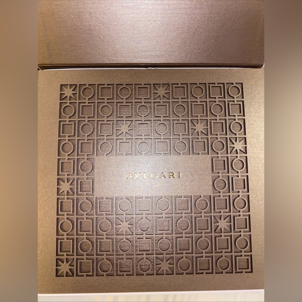 BVLGARI SIGNATURE GIFT BOX WITH ICONIC DESIGN